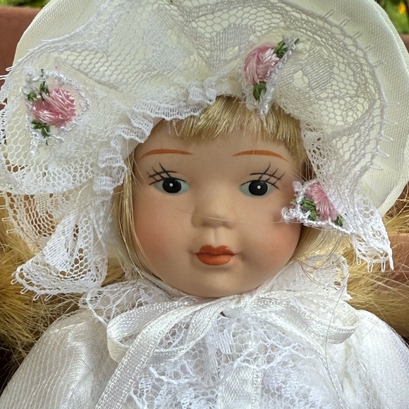 Classic Porcelain Dolls Girls Soft Body Victorian Lacey Dress Sets of 6 - Picture 7 of 17